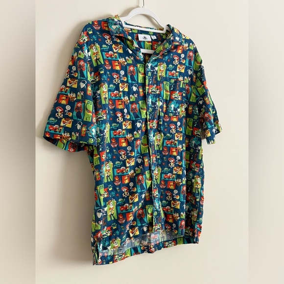 Disney Pixar Parks Button Up Camp Shirt Mens Hawaiian Style Size M - Picture 3 of 10